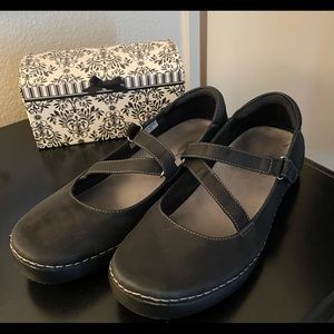 Vionic Judith Black Mary Jane Flats - 9.5 Vionic super comfortable arch support.
